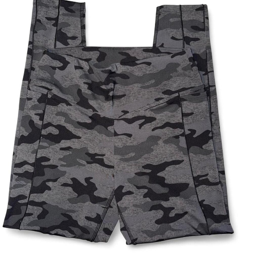 Victoria Secret Pink Active Grey Camo Compression Leggings Size Medium.
